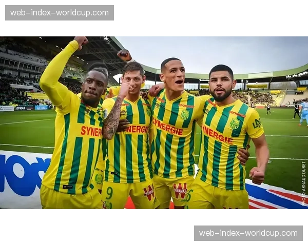 兰斯1-0小胜南特，唯一进球来自精心设计的战术角球