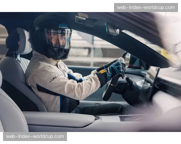 幕后特写:随队摄影师,用镜头讲述赛道之外的故事 幕后特写:随队摄影师,用镜头讲述赛道之外的故事