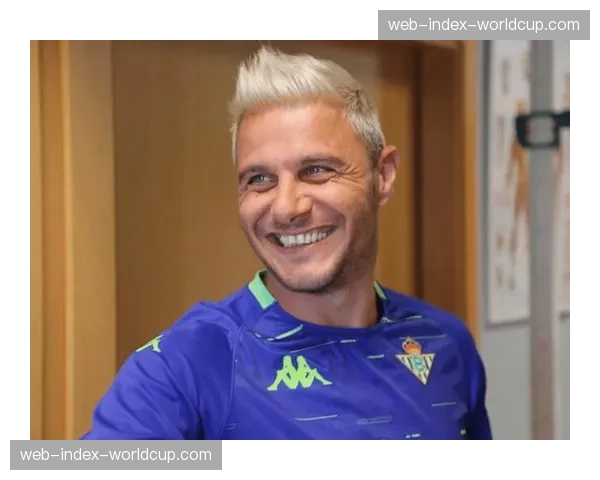 特写：贝蒂斯41岁老将华金替补登场，创西甲最年长出场纪录