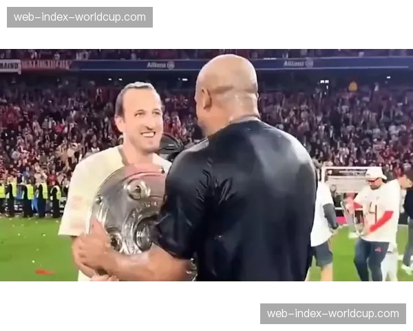 拜仁提前四轮卫冕德甲，向赛季三冠王目标迈进